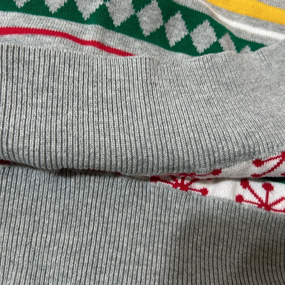 Disney parks Christmas sweater with a big Mickey - Picture 9 of 9
